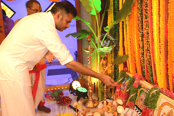 /media/k2/galleries/52538/Pawan-Kalyan-SJ-Suriyah-Film-Launch-Pics-04