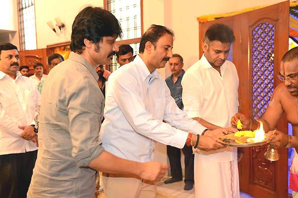 /media/k2/galleries/52538/Pawan-Kalyan-SJ-Suriyah-Film-Launch-Pics-05