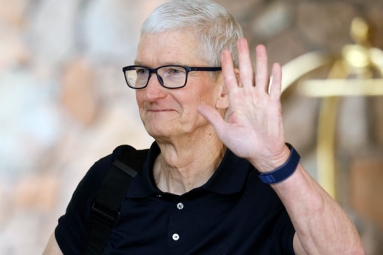 Tim Cook hands over Apple&rsquo;s reigns to John Ternus