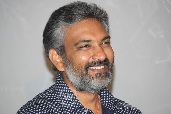 Rajamouli Lauds Rudramadevi},{Rajamouli Lauds Rudramadevi