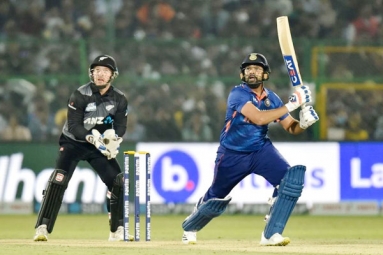 India Smashes New Zealand in the First T20