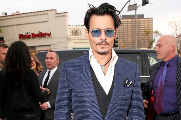 Johnny Depp and daughter teams up for a comic book movie},{Johnny Depp and daughter teams up for a comic book movie